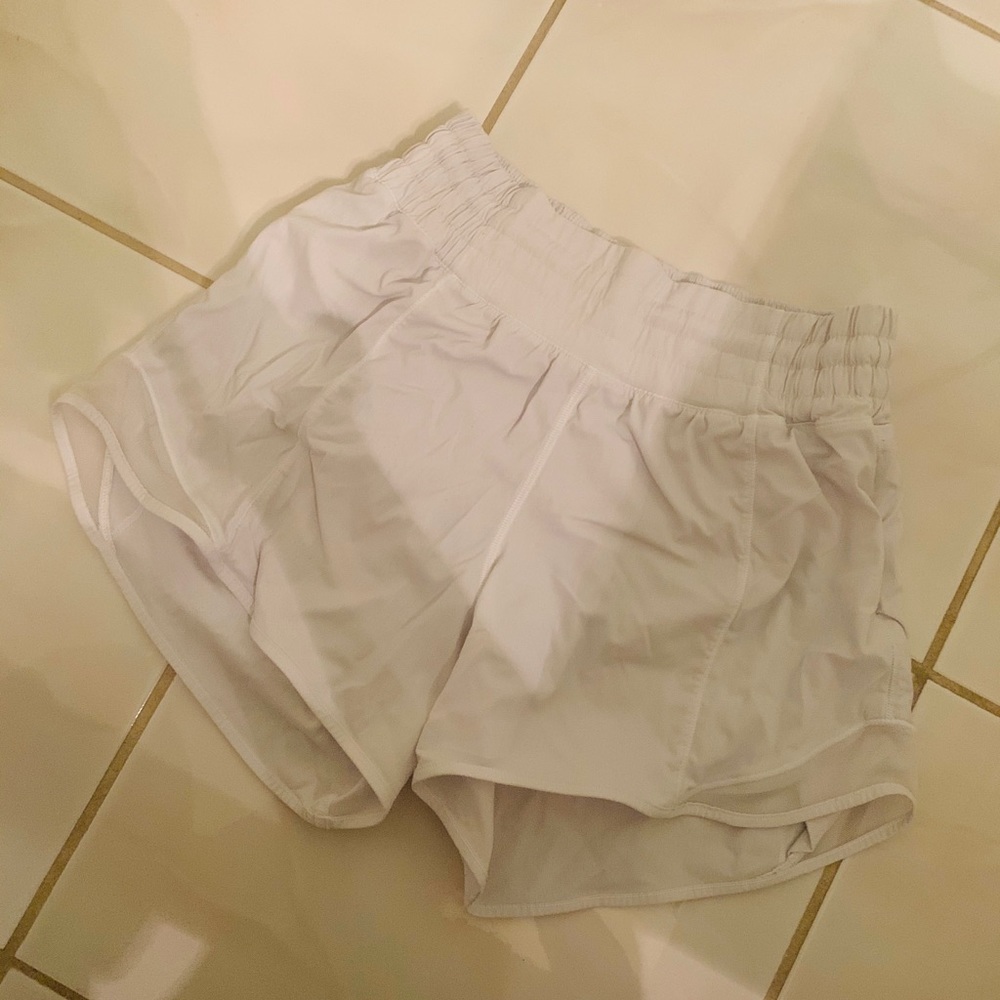 🤍White Lululemon Shorts🤍